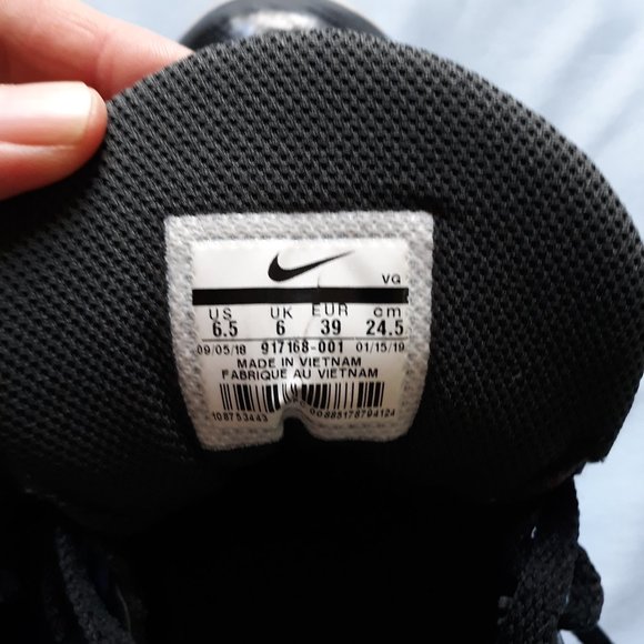 Black Nike Vapor Fastflex Boy's Sport Cleats - Picture 5 of 8